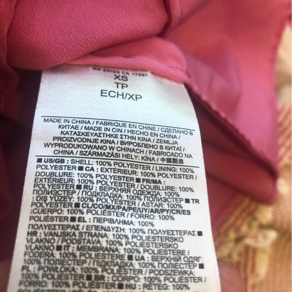 Banana Republic pink top. Size XS. 100% polyester. - Picture 5 of 5